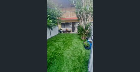 2 BEDROOM TOWNHOUSE! - Photo 2