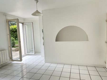 Location Appartement 1 pièce 30m² LYON 7ème - Photo 2