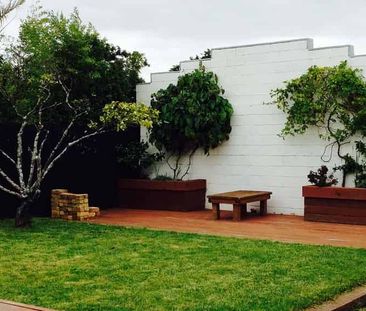 Reduced Rent on One Bedroom flat with private yard - Photo 3