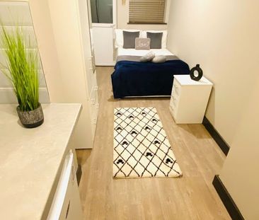 Room in a Shared House, Middle Road, SW16 - Photo 3