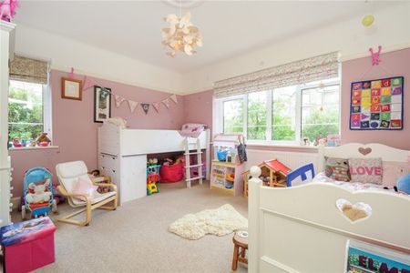3 Bed Flat, Chester Close, TW10 - Photo 3