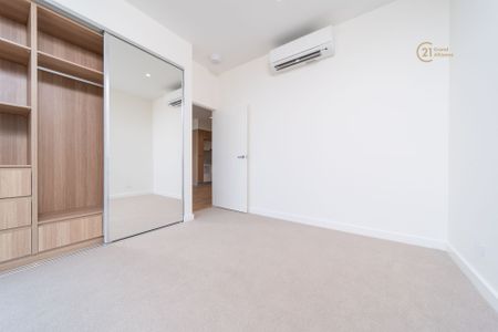 East Perth - Photo 4