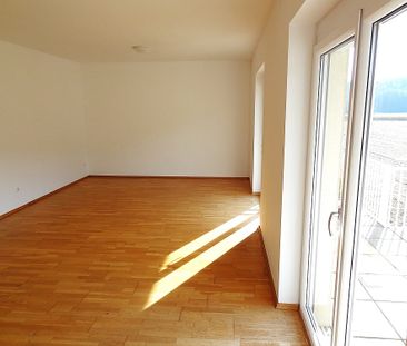 Schöne, sonnige Mietwohnung mit großem Balkon, Carport-Stellplatz u... - Photo 1