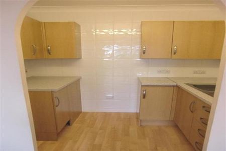 1 bedroom retirement property to rent - Photo 5