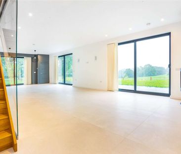 Semi-detached barn conversion designed to a high specification and ... - Photo 4