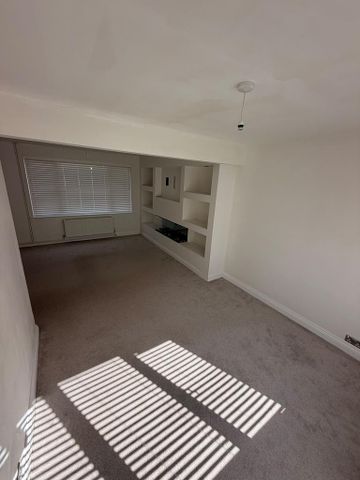 3 bedroom detached house to rent - Photo 3