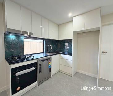 Bright three-bedroom home close to amenities - Photo 3