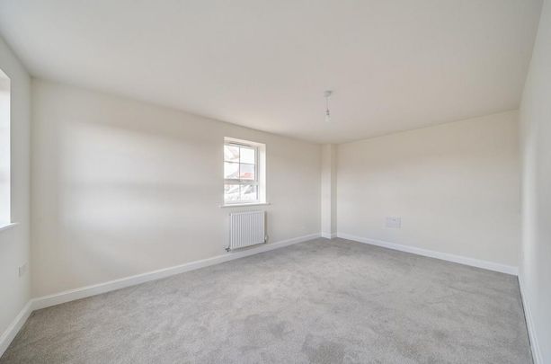 4 bedroom semi-detached house to rent - Photo 1