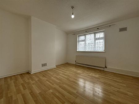 3 bedroom house - semi-detached - Photo 3