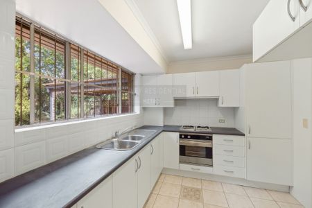 Three Bedrooms Townhouse - Photo 5