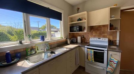 Tidy 3 bedroom home - Photo 2