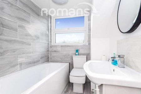 The Beeches, Church Road West, Farnborough, GU14 - Photo 3