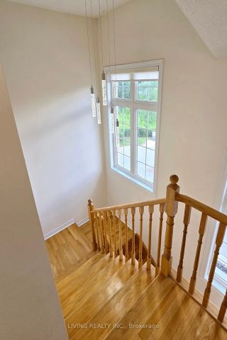 Condo Townhouse For Lease | N9255946 - Photo 2