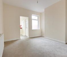 2 BEDROOM House - Mid Terrace - Photo 3