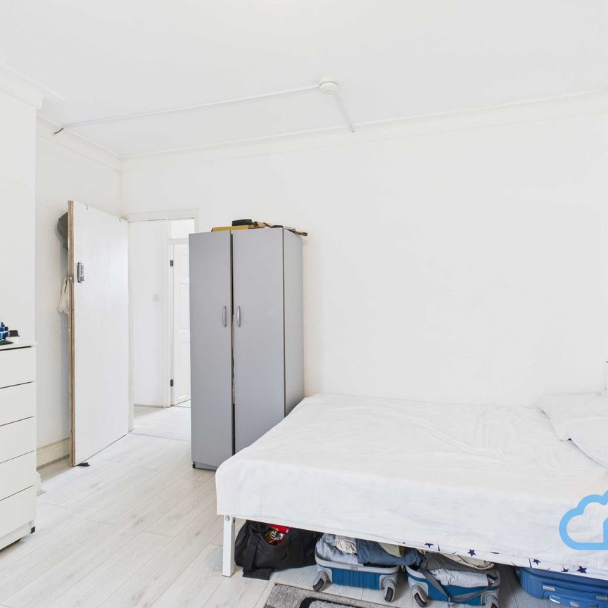 RM1 Regal Court | Enfield | London | N18 2XU - Photo 1