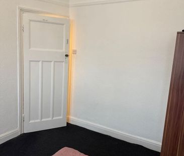 2 Bed Flat, Eastern Avenue, IG2 - Photo 6