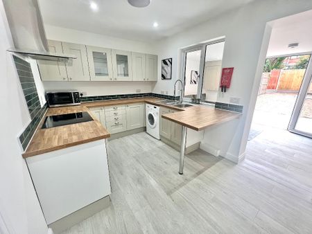 3 Bedroom House Available, 15 Harper Road – Student Accommodation Coventry - Photo 4