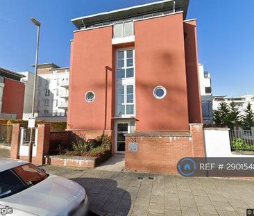 2 bedroom flat to rent - Photo 2