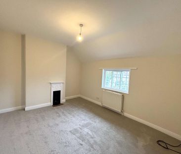 3 Bed Detached Cottage with Substantial Plot and Outbuildings - Photo 4