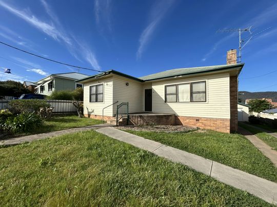 Three Bedroom House in West Tamworth - Photo 1