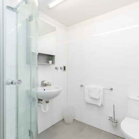 2 Bedroom Large Apartment - Photo 4