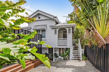 Charming home in perfect location. - Photo 2