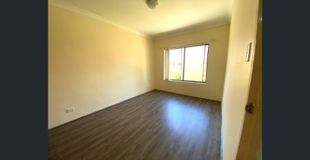 Two Bedroom on the second floor. Floating floorboards throughout. Walk to Station & School & shops - Photo 4