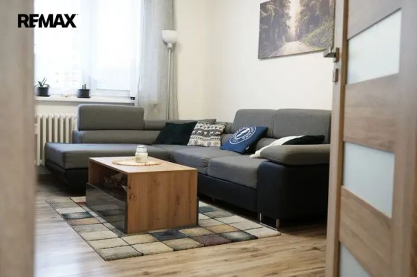 Pronájem vybaveného bytu 2+1 s komorou a s lodžií v Rožnově pod Radhoštěm - Fotografie 1