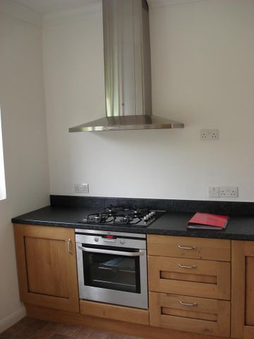 3 bedroom semi-detached house to rent - Photo 4