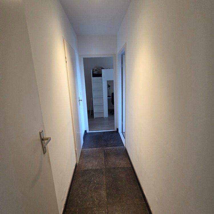 Volledig gerenoveerd tweeslaapkamer appartement inclusief garagebox en terras op toplocatie! - Foto 1