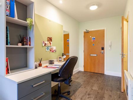 1 bedroom in a flat share to rent - Photo 5