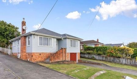Large family home with a large garden- Rare find - Photo 2
