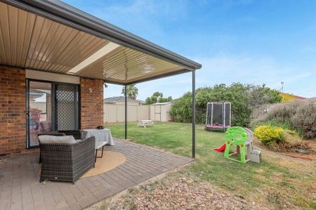 Well-Maintained Spacious Three Bedroom Home! - Photo 4
