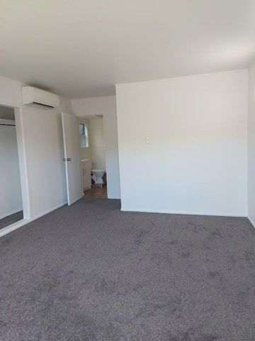 Studio Unit in Titahi Bay- part of group of 8. - Photo 2