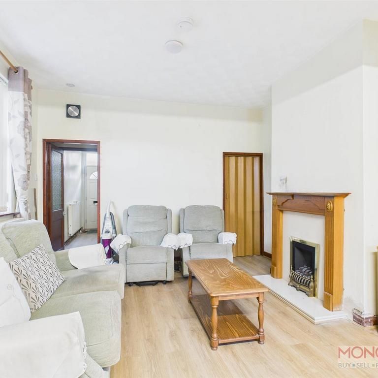 2 bedroom end of terrace house to rent - Photo 1