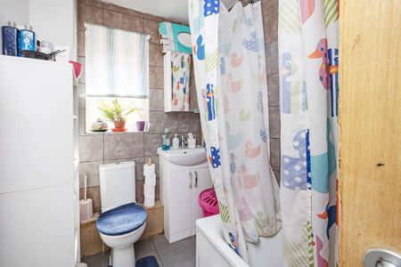 3 bedroom flat to rent - Photo 5