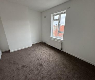 2 bedroom end of terrace house to rent - Photo 5