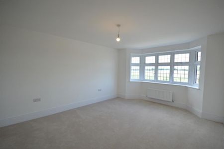 4 bedroom detached house to rent - Photo 3