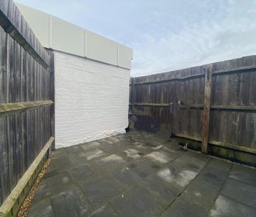 2 bedroom end of terrace house to rent - Photo 3