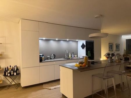 Very nice contiguous house for rent in a residential and family neighborhood - Photo 4