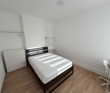 Room For Rent 32, Playfair Road, Southsea - Photo 2