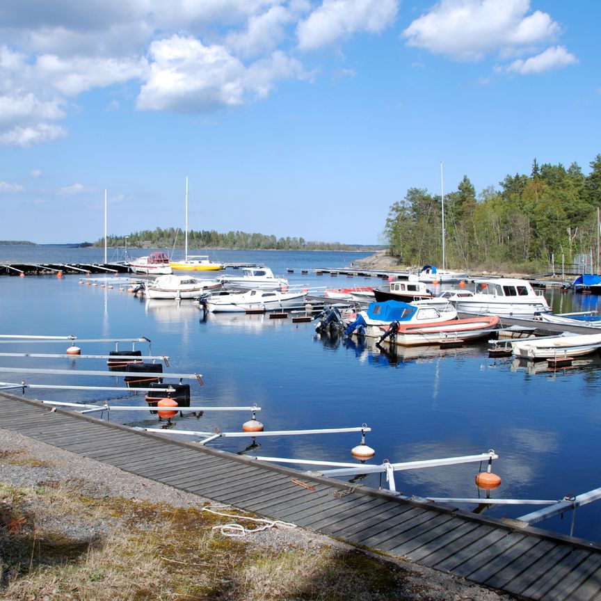 Charmig tvåa i Herräng med uteplats - Foto 1