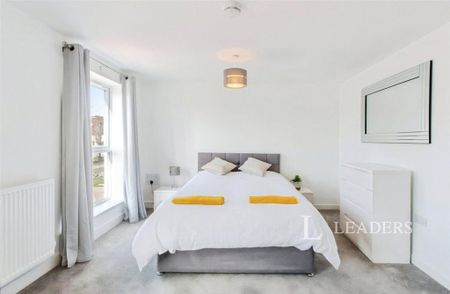 1 bedroom in a house share to rent - Photo 2