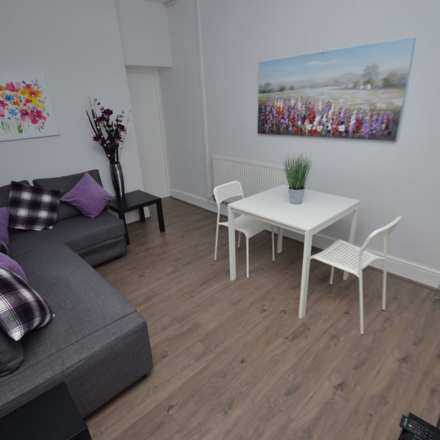 2 bed flat to rent in Llanishen Street, Heath, CF14 - Photo 1