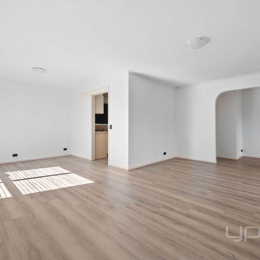 3 BEDROOM FAMILY HOME BIG BLOCK BRILLANT LOCATION - Photo 1