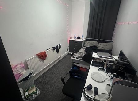 5 bedroom flat to rent - Photo 2