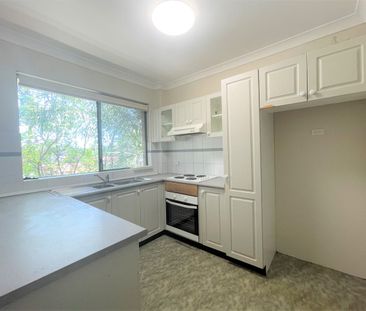 ELEGANT URBAN RETREAT! - Photo 3