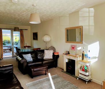 4 bedroom end of terrace house to rent - Photo 2