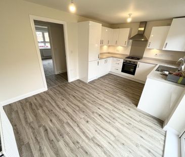 3 bedroom semi-detached house to rent - Photo 6