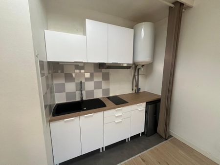 Location Appartement 1 pièce 30m² LA ROCHELLE 17000 - Photo 2